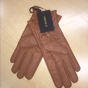 Trendy camel gloves